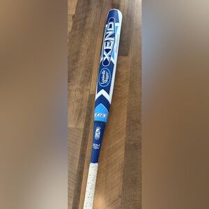 Louisville Slugger Xeno 33” 23oz fast pitch softball bat.